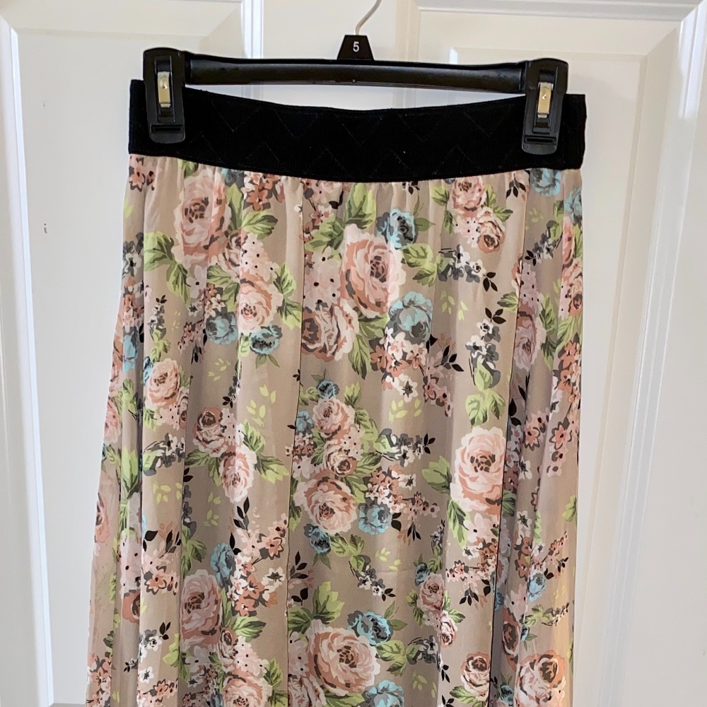 LuLaRoe Lucy Skirt